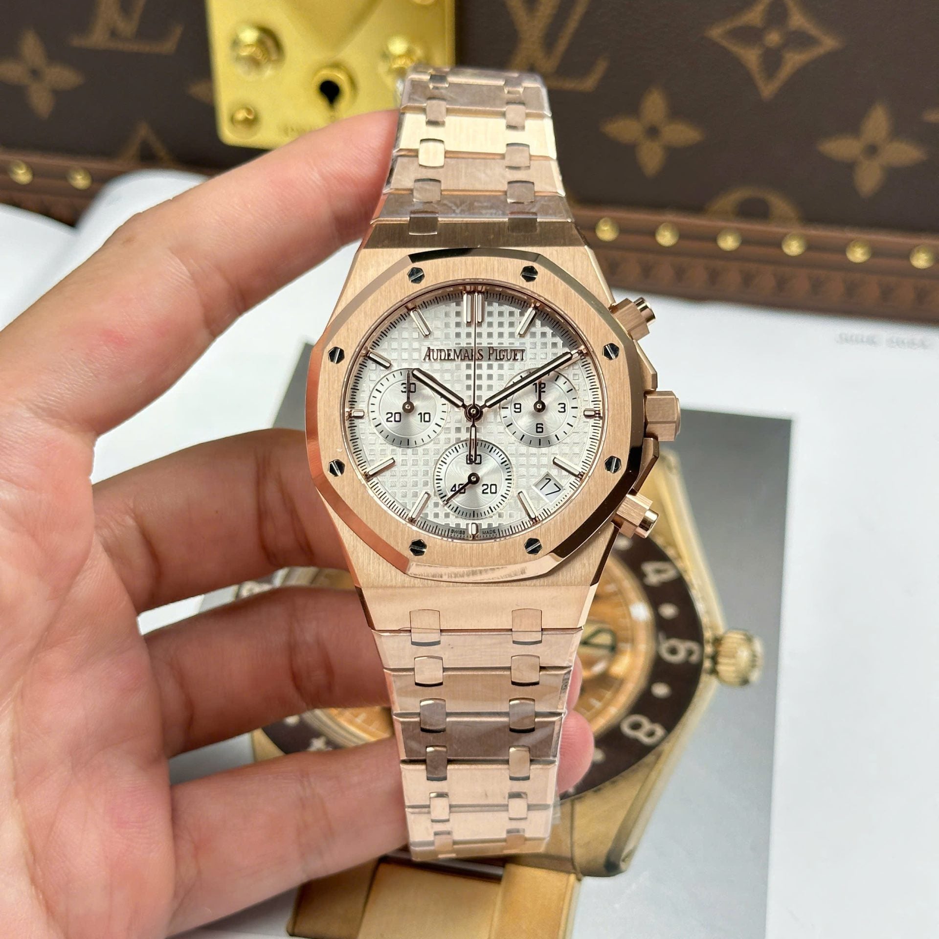 AP - Royal Oak 26240 Rose Gold Dial White 41mm with Box